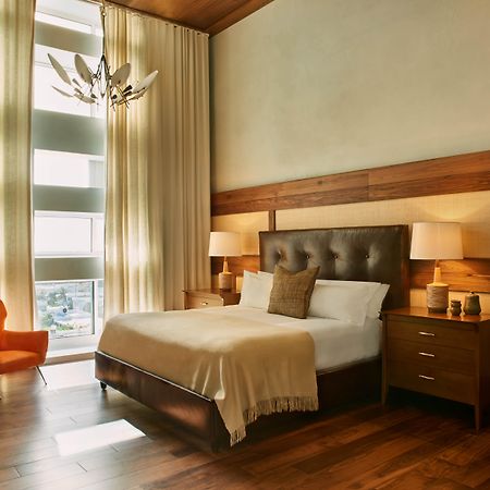 Nautilus Sonesta Miami Beach Bagian luar foto A bedroom at the Four Seasons Hotel