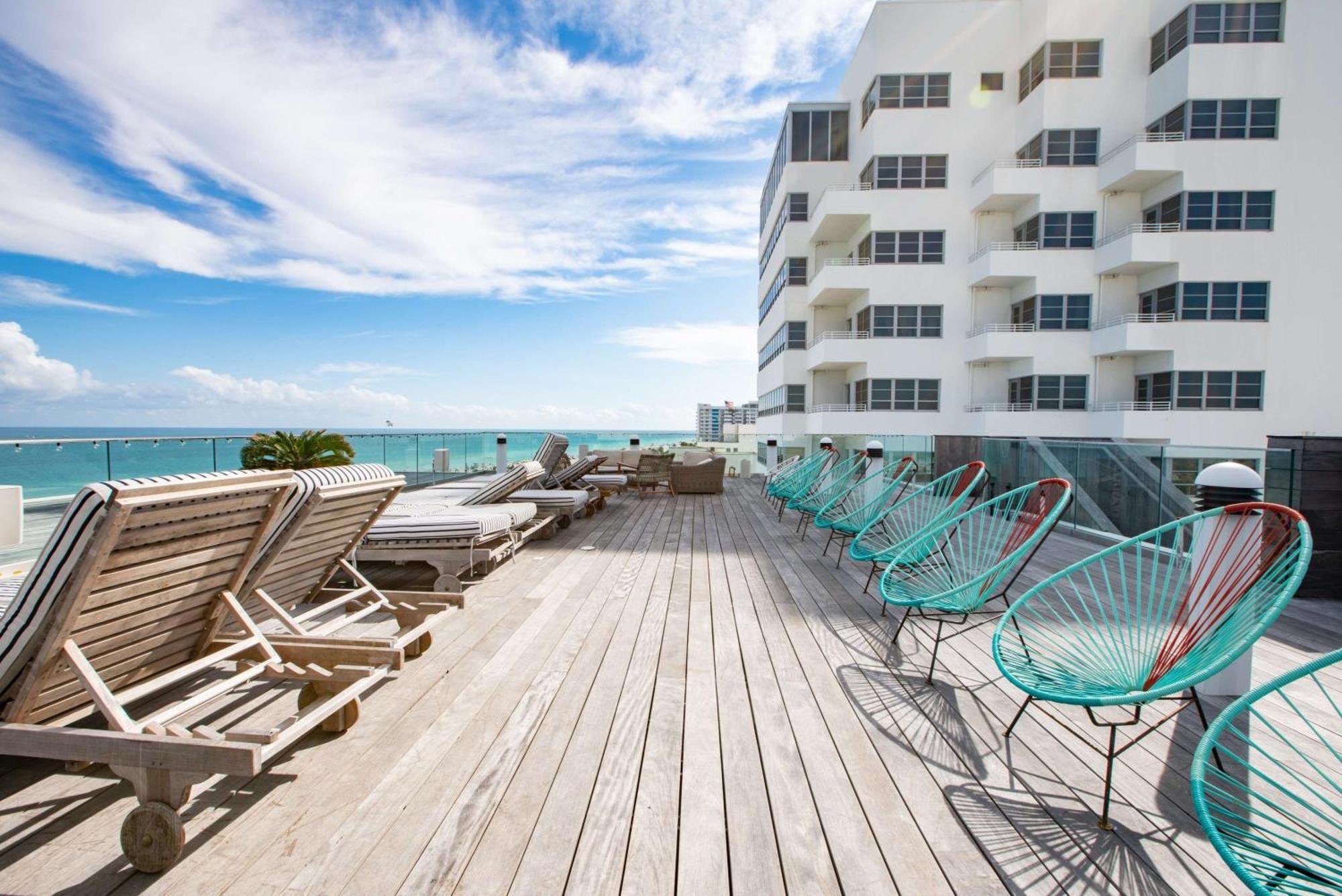 Nautilus Sonesta Miami Beach Bagian luar foto Rooftop pool at the SLS Brickell