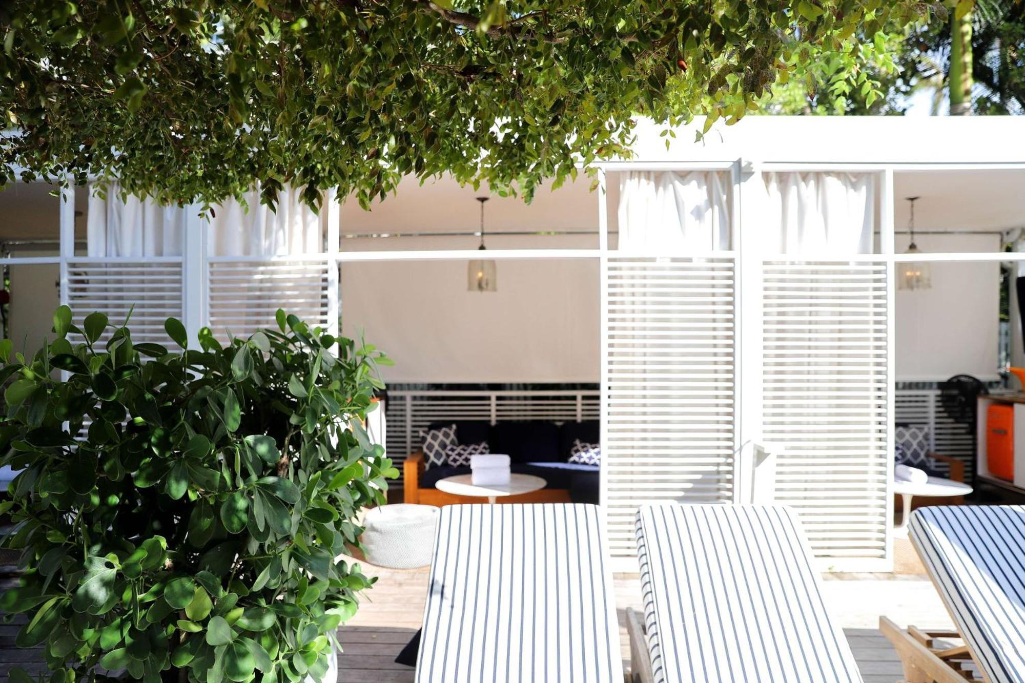 Nautilus Sonesta Miami Beach Bagian luar foto The pool at the Standard