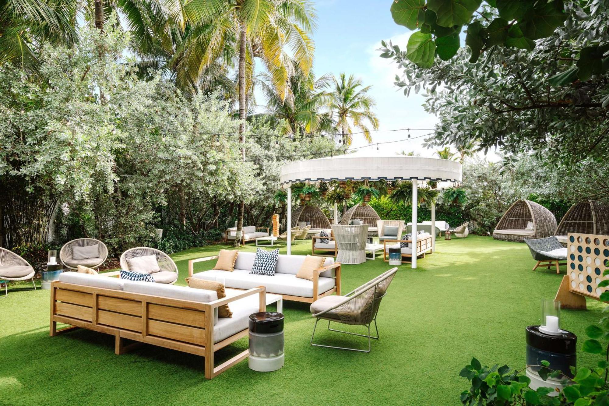Nautilus Sonesta Miami Beach Bagian luar foto The Garden at The Standard, East Village