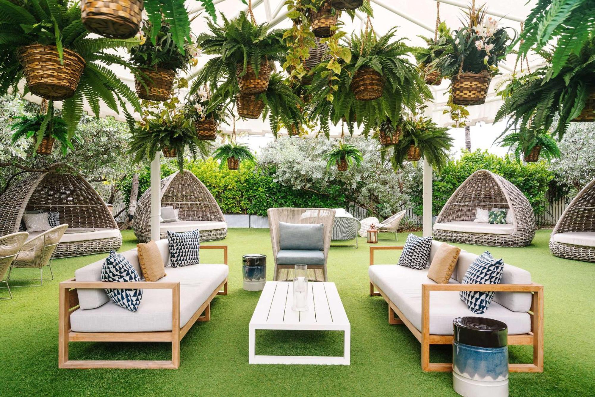 Nautilus Sonesta Miami Beach Bagian luar foto The Garden at The Standard East Village