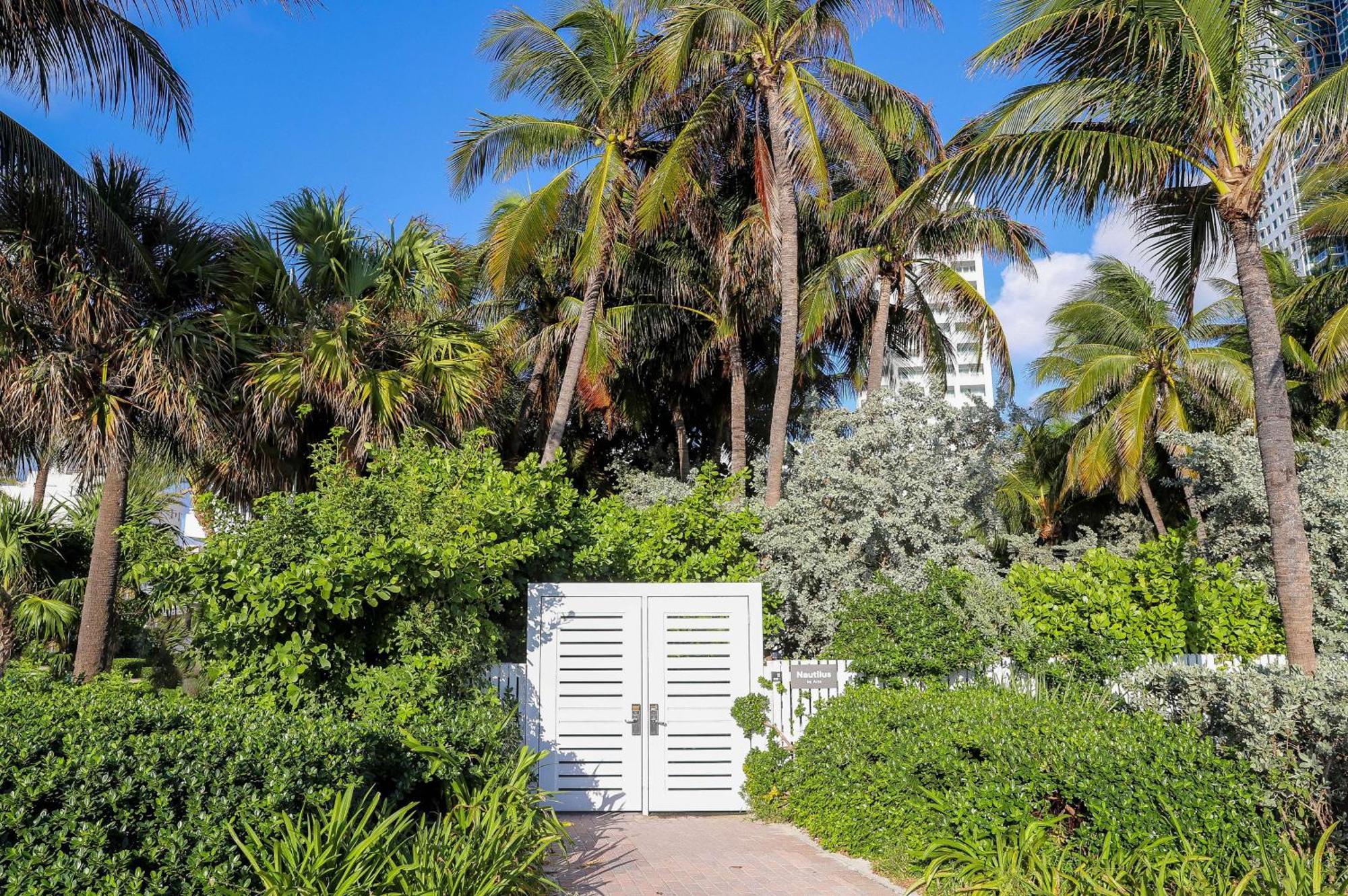 Nautilus Sonesta Miami Beach Bagian luar foto Entrance to the property