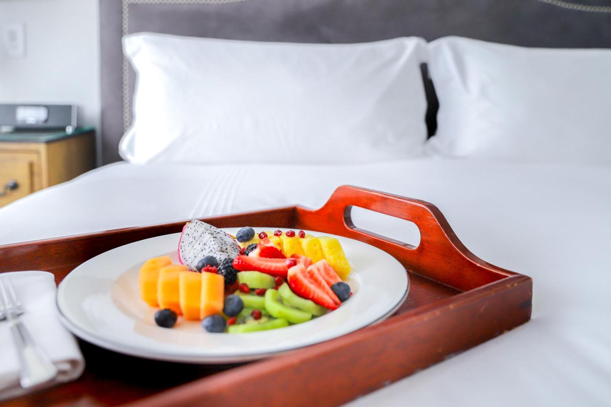 Nautilus Sonesta Miami Beach Bagian luar foto Fruit salad